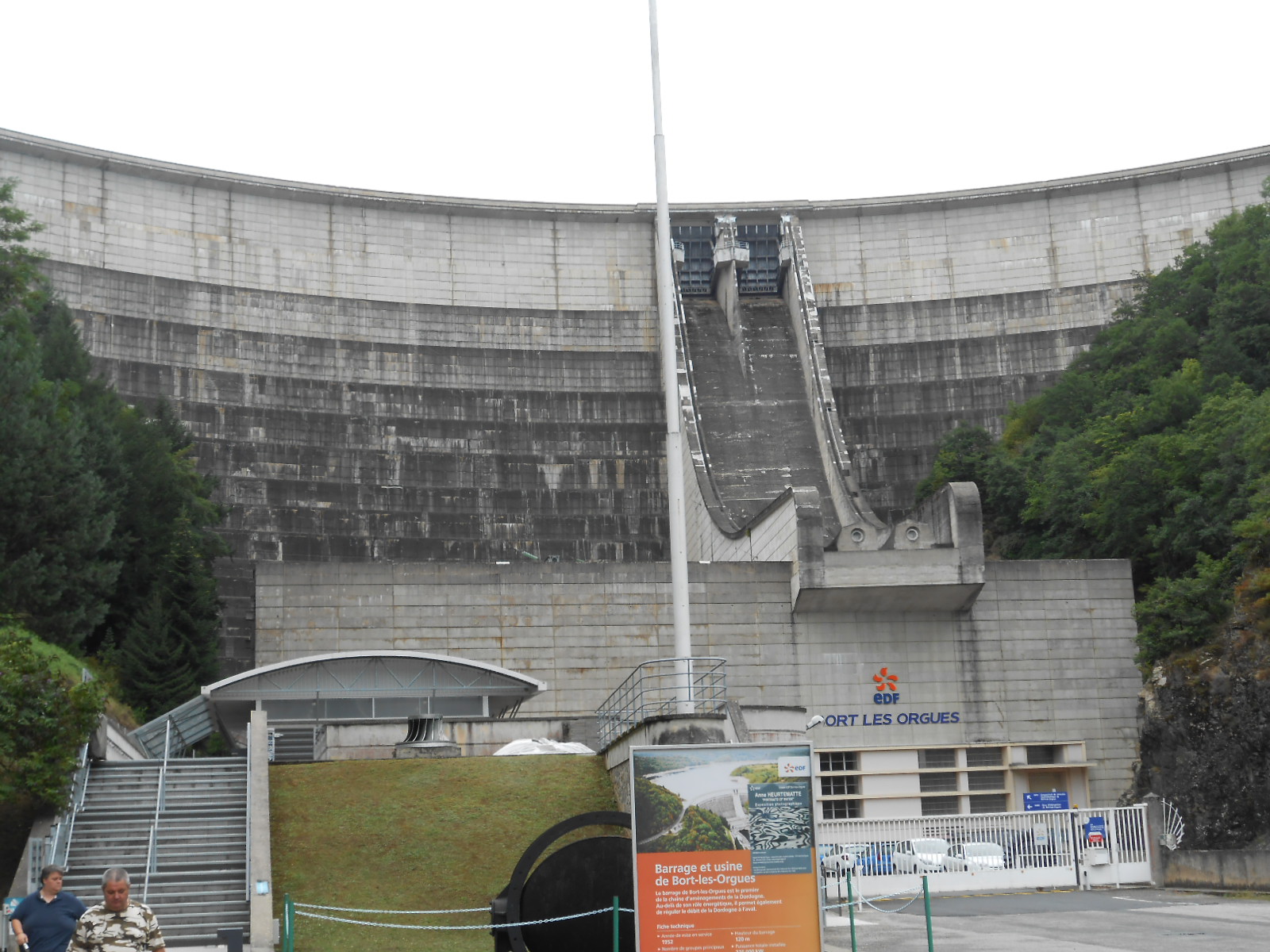 LE BARRAGE DE BORT-LES-ORGUES